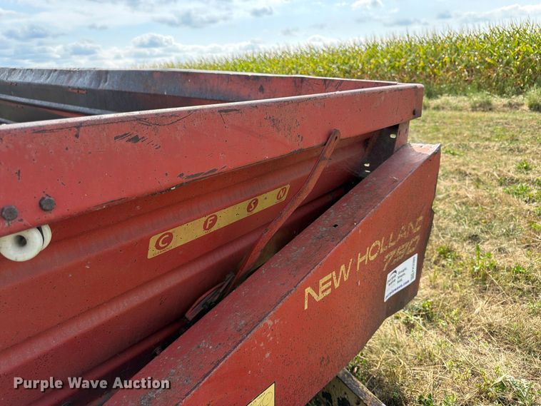 image for item FK3389 New Holland 790 manure spreader