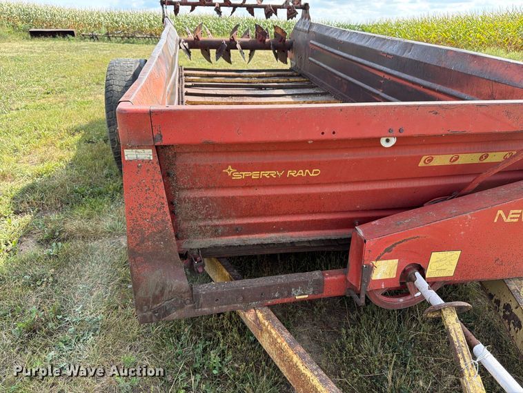 image for item FK3389 New Holland 790 manure spreader