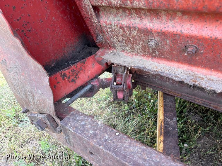 image for item FK3389 New Holland 790 manure spreader