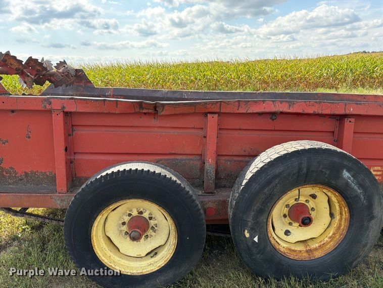 image for item FK3389 New Holland 790 manure spreader