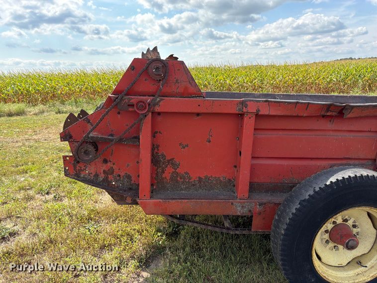 image for item FK3389 New Holland 790 manure spreader