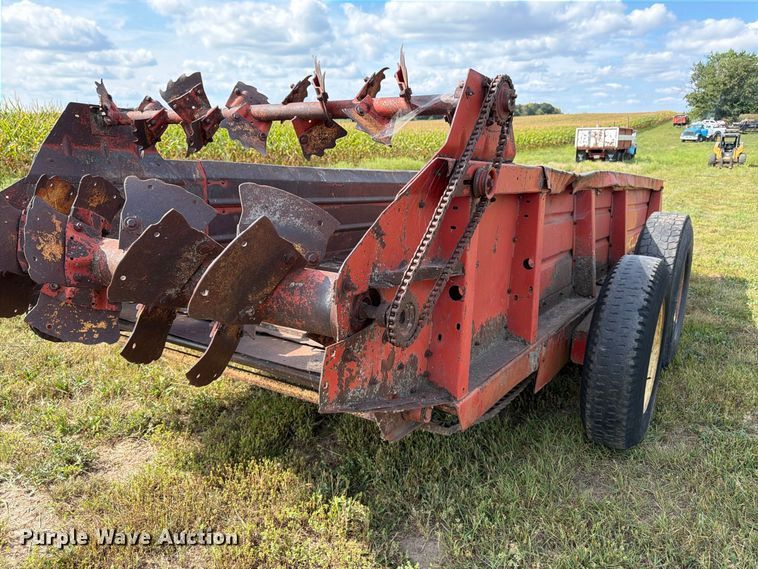 image for item FK3389 New Holland 790 manure spreader