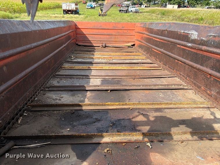 image for item FK3389 New Holland 790 manure spreader