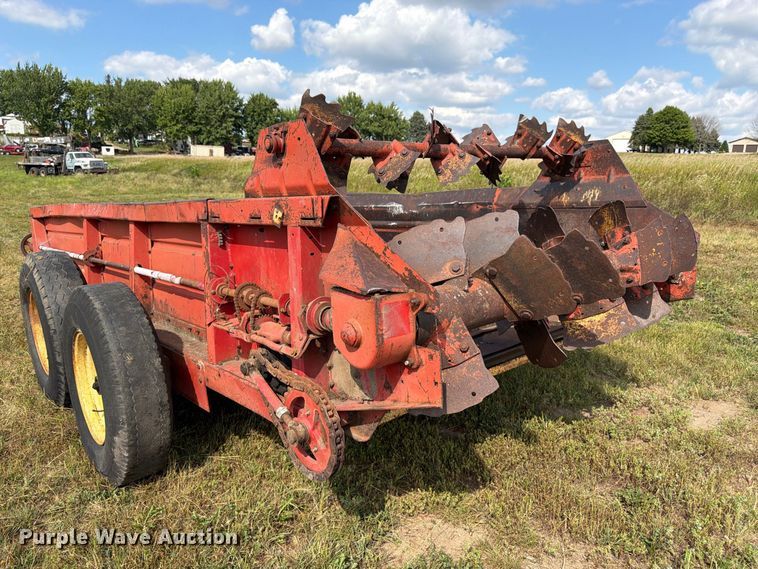image for item FK3389 New Holland 790 manure spreader