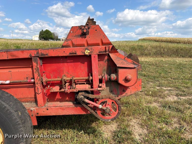 image for item FK3389 New Holland 790 manure spreader