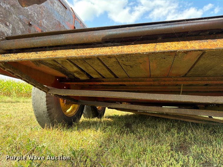 image for item FK3389 New Holland 790 manure spreader