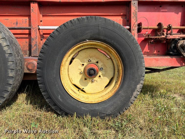 image for item FK3389 New Holland 790 manure spreader
