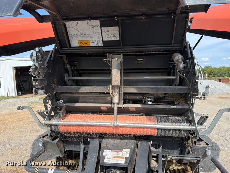 image for item FN2555 Kubota BV4160 round baler
