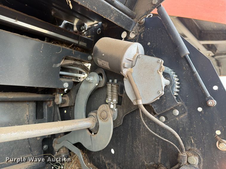 image for item FN2555 Kubota BV4160 round baler