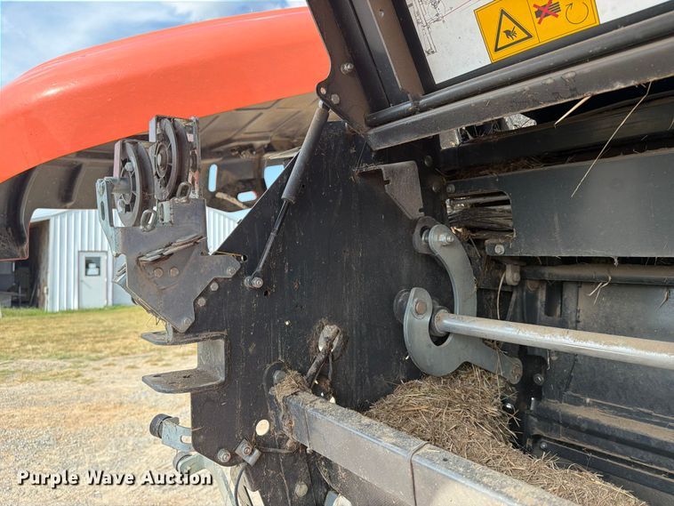 image for item FN2555 Kubota BV4160 round baler
