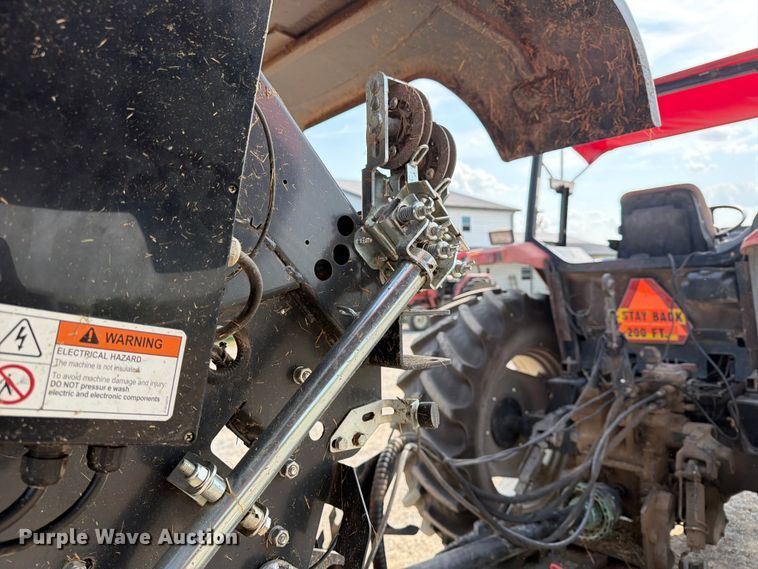 image for item FN2555 Kubota BV4160 round baler