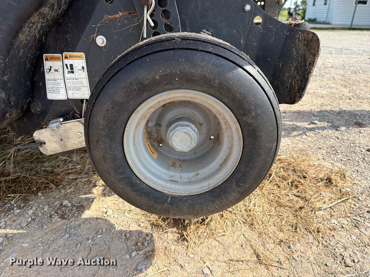 image for item FN2555 Kubota BV4160 round baler