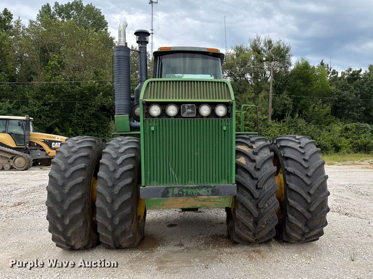 image for item FP4039 1989 John Deere 8760 4WD tractor