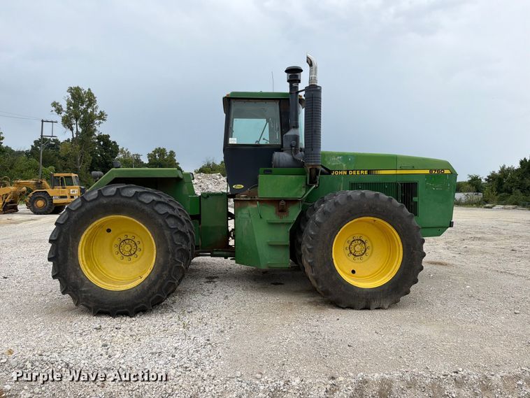 image for item FP4039 1989 John Deere 8760 4WD tractor