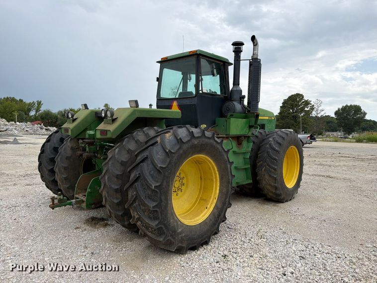 image for item FP4039 1989 John Deere 8760 4WD tractor