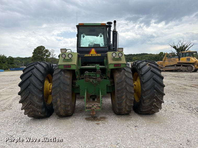 image for item FP4039 1989 John Deere 8760 4WD tractor