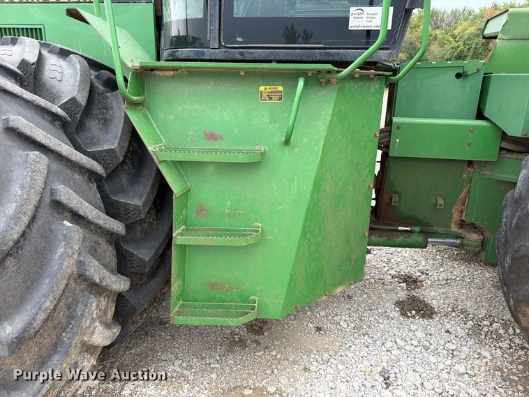 image for item FP4039 1989 John Deere 8760 4WD tractor