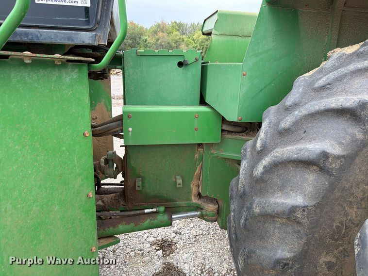 image for item FP4039 1989 John Deere 8760 4WD tractor