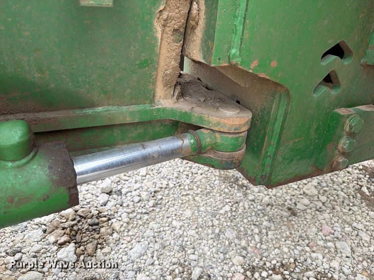 image for item FP4039 1989 John Deere 8760 4WD tractor
