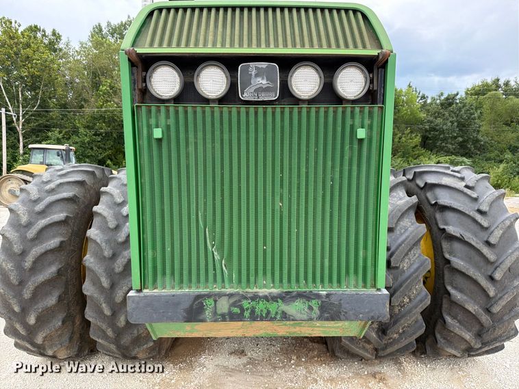 image for item FP4039 1989 John Deere 8760 4WD tractor