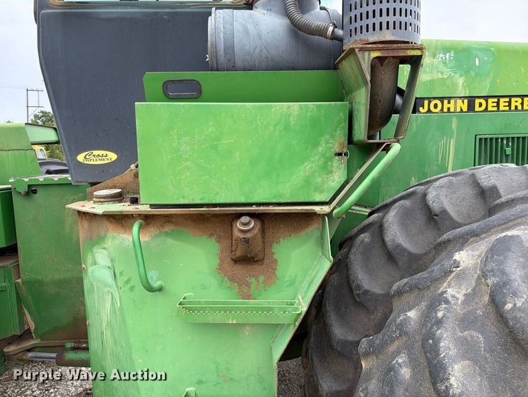 image for item FP4039 1989 John Deere 8760 4WD tractor