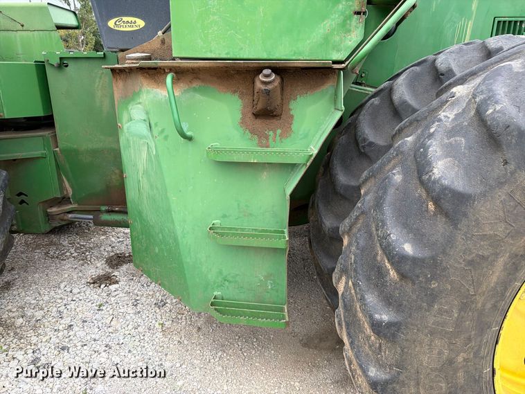 image for item FP4039 1989 John Deere 8760 4WD tractor