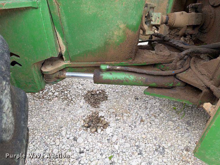 image for item FP4039 1989 John Deere 8760 4WD tractor
