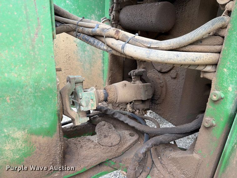 image for item FP4039 1989 John Deere 8760 4WD tractor