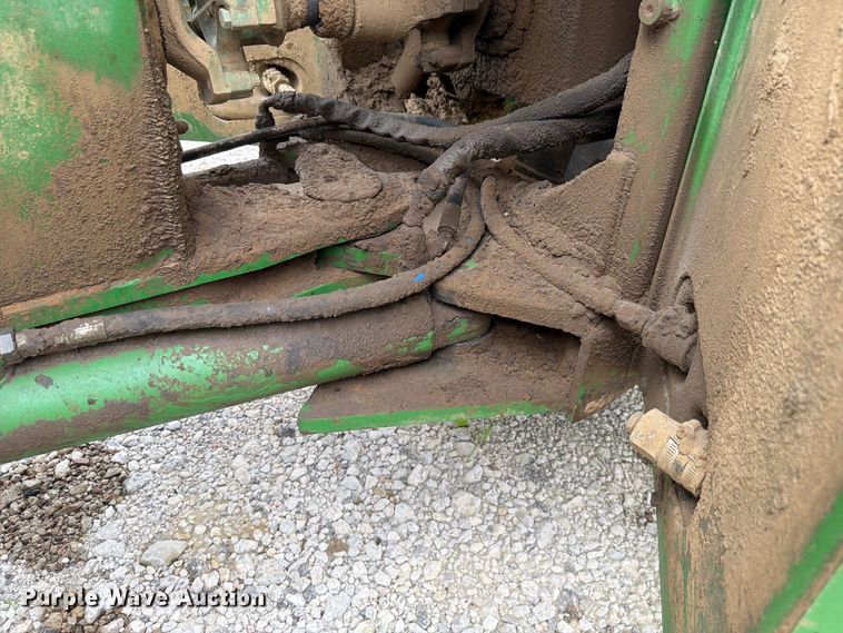 image for item FP4039 1989 John Deere 8760 4WD tractor