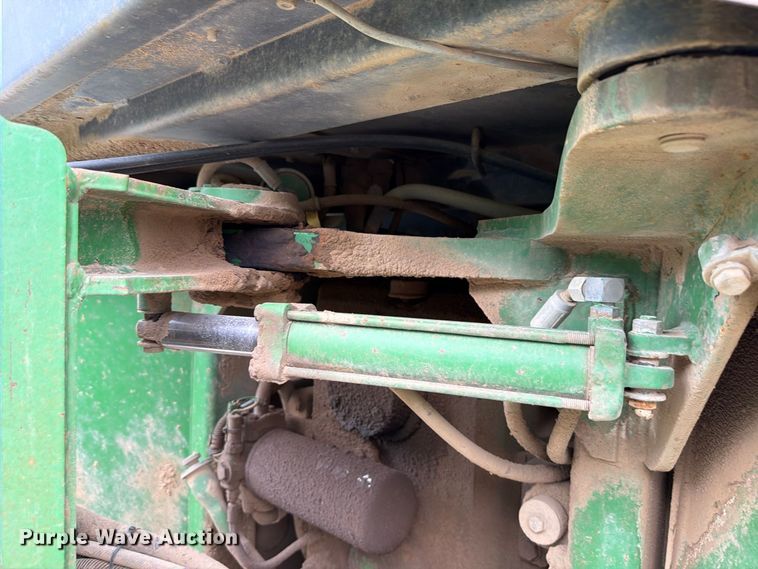 image for item FP4039 1989 John Deere 8760 4WD tractor