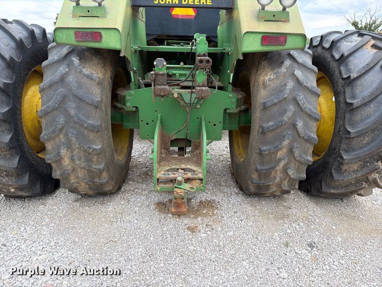 image for item FP4039 1989 John Deere 8760 4WD tractor
