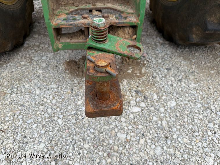 image for item FP4039 1989 John Deere 8760 4WD tractor