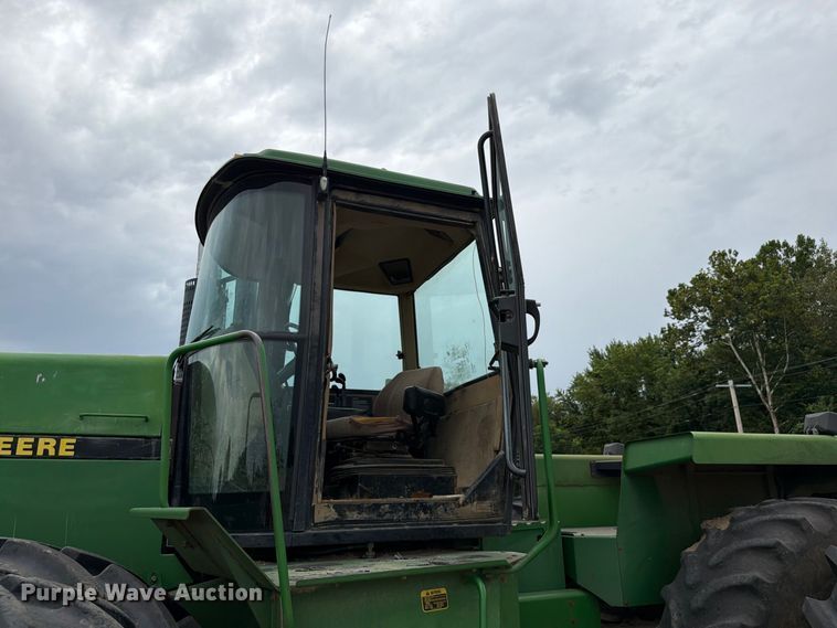 image for item FP4039 1989 John Deere 8760 4WD tractor