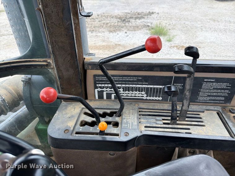 image for item FP4039 1989 John Deere 8760 4WD tractor