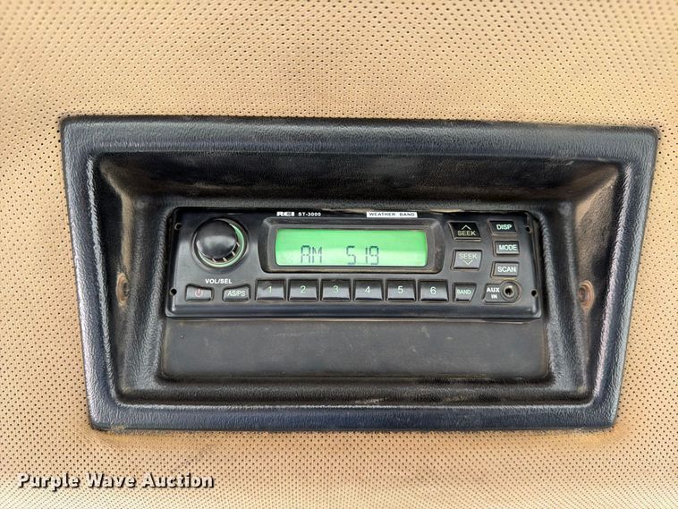 image for item FP4039 1989 John Deere 8760 4WD tractor