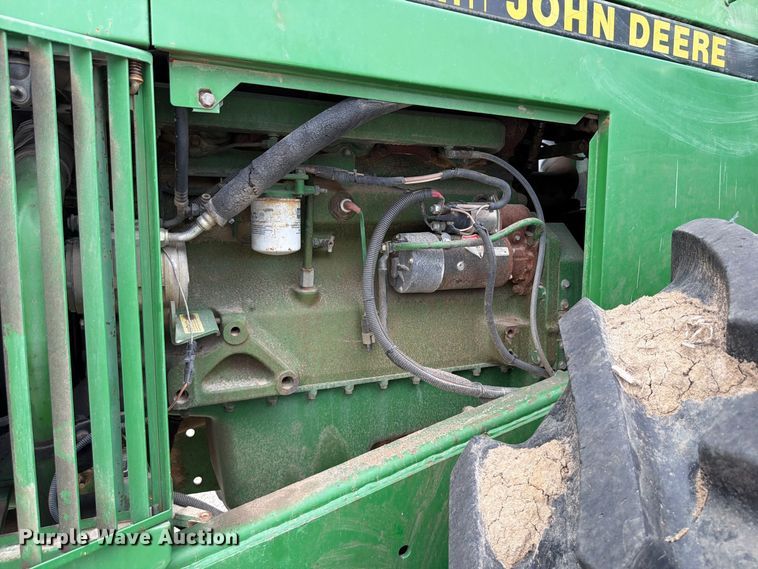 image for item FP4039 1989 John Deere 8760 4WD tractor