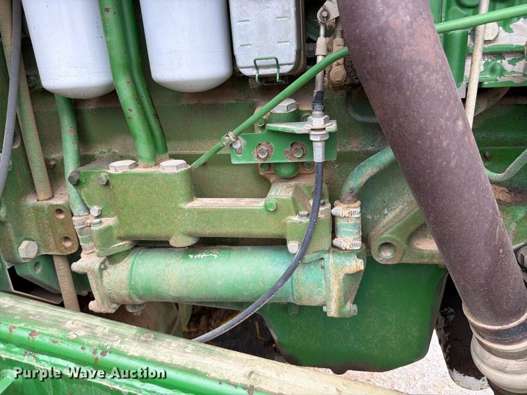image for item FP4039 1989 John Deere 8760 4WD tractor