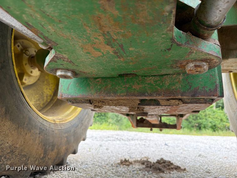 image for item FP4039 1989 John Deere 8760 4WD tractor