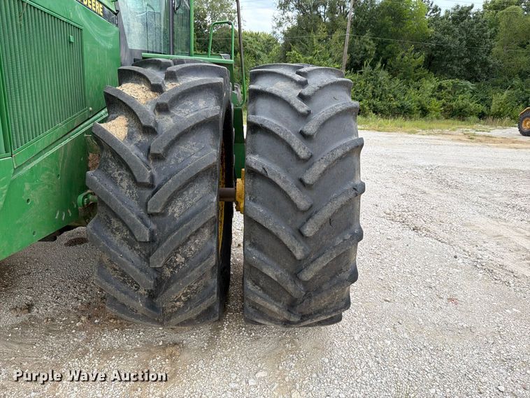 image for item FP4039 1989 John Deere 8760 4WD tractor