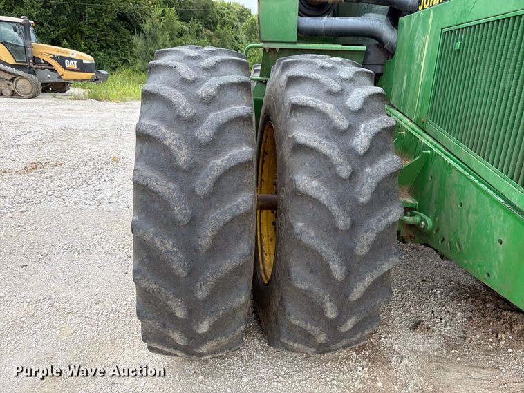 image for item FP4039 1989 John Deere 8760 4WD tractor
