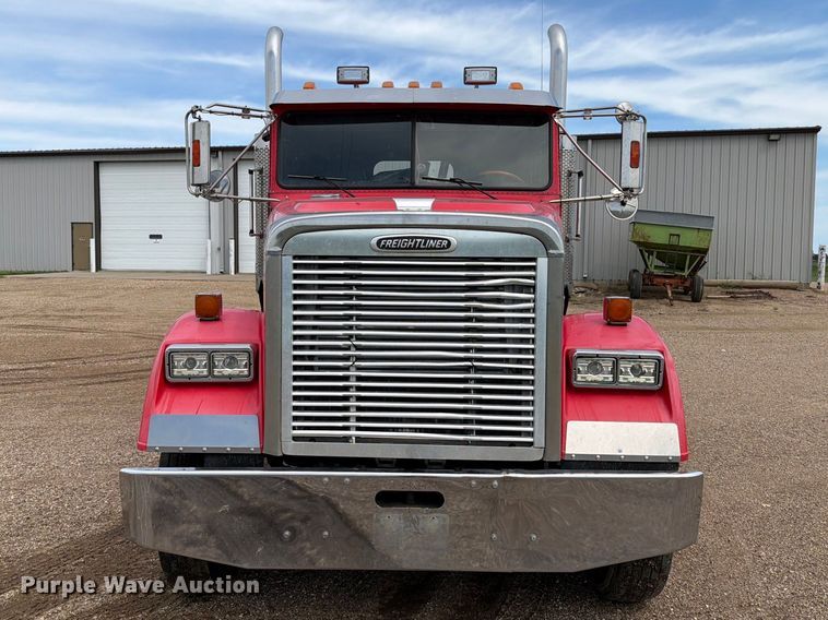 image for item FT6664 2002 Freightliner FLD120 semi truck