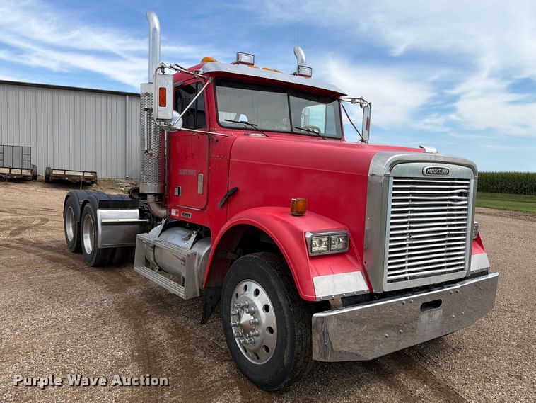 image for item FT6664 2002 Freightliner FLD120 semi truck