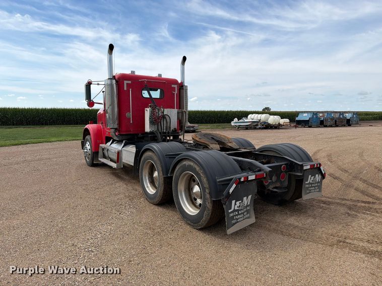 image for item FT6664 2002 Freightliner FLD120 semi truck