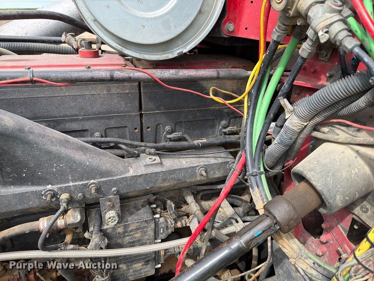 image for item FT6664 2002 Freightliner FLD120 semi truck