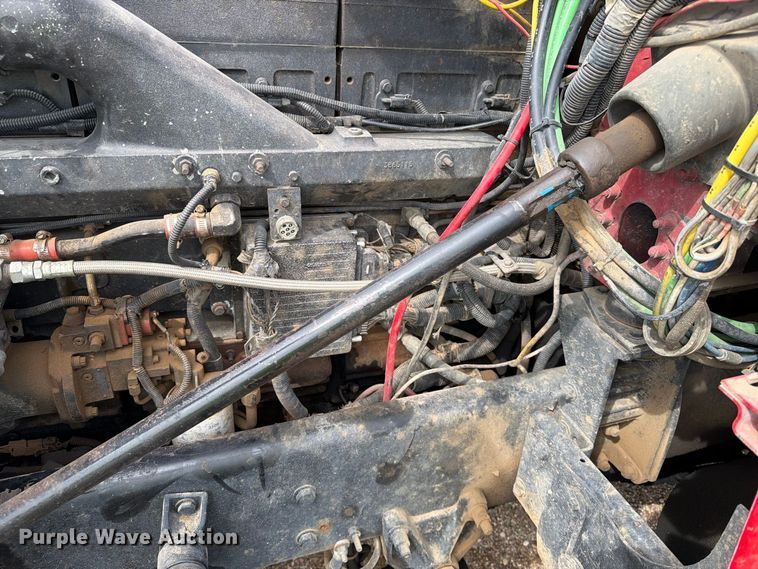 image for item FT6664 2002 Freightliner FLD120 semi truck