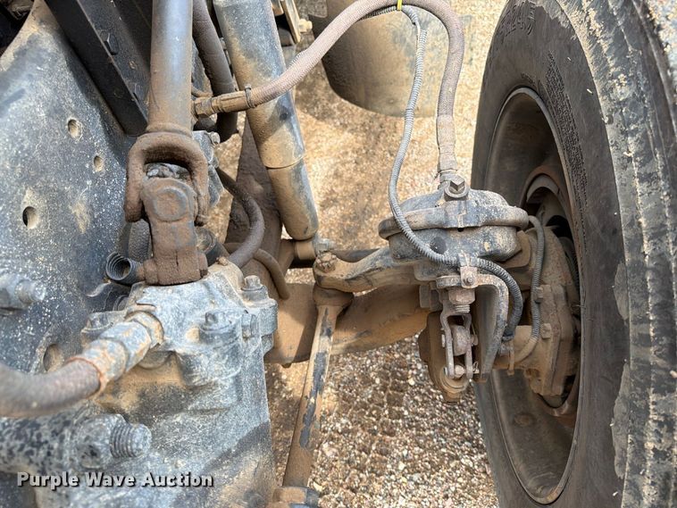 image for item FT6664 2002 Freightliner FLD120 semi truck
