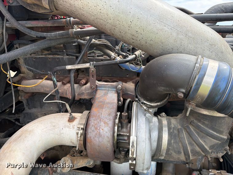 image for item FT6664 2002 Freightliner FLD120 semi truck