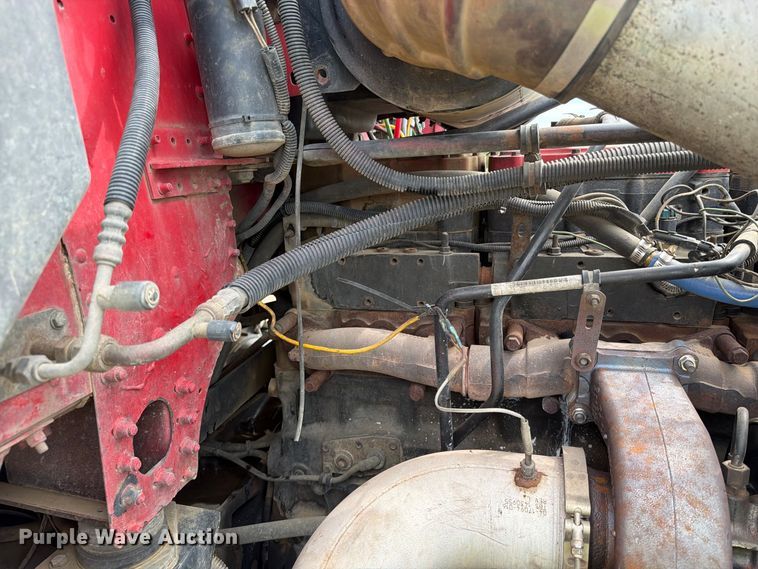 image for item FT6664 2002 Freightliner FLD120 semi truck