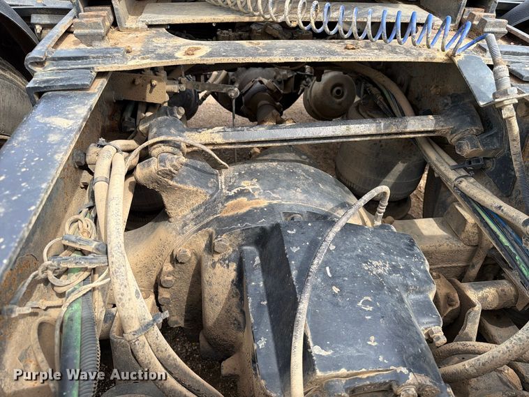 image for item FT6664 2002 Freightliner FLD120 semi truck