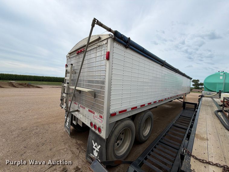 image for item FT6669 2011 Wilson DWH-500 Pacesetter grain trailer